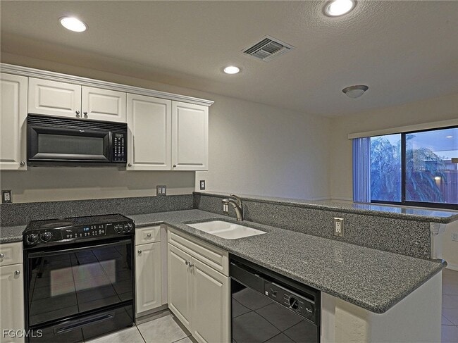 Photo - 5264 Cedarbend Dr Unit 3