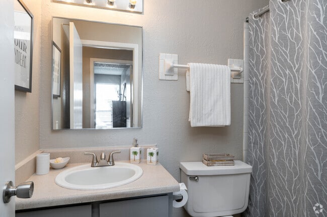 2BR, 1BA - 920SF