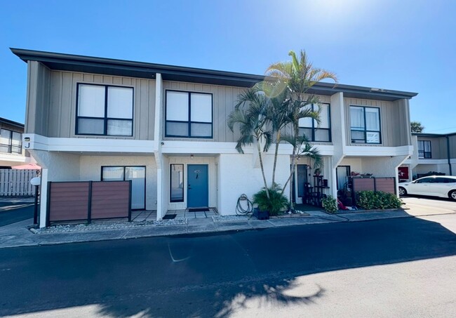 Stunning 4-Bedroom, 2.5-Bathroom Townhouse... - Stunning 4-Bedroom, 2.5-Bathroom Townhouse...