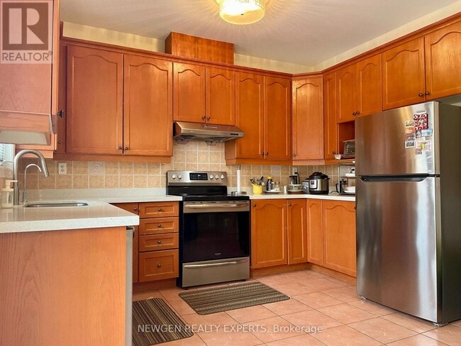 Photo - 42 Crystalview Crescent