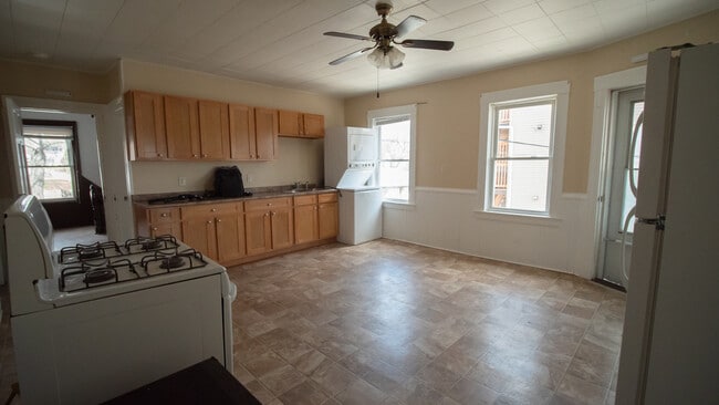 Building Photo - 31 Battey St Unit 2