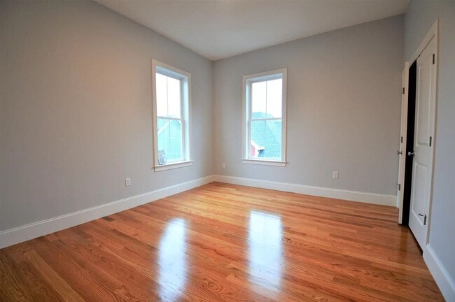 Photo - NO BROKER FEE!!  CENTRAL AIR!  RECENT RENOVATION IN BRIGHTON CENTER!
