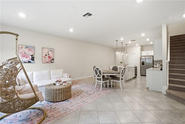 Photo - 1871 Tarni Way