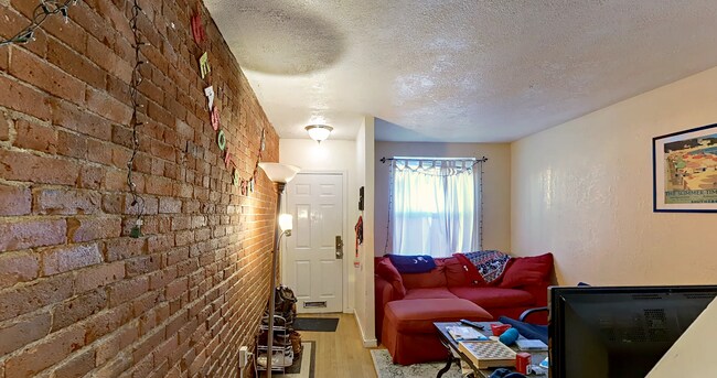 Building Photo - 76 Hammond St Rental