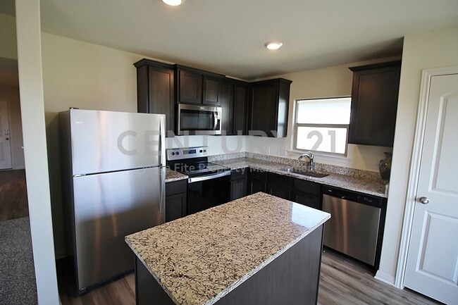 Photo - Charming 3/2/2 in Venus For Rent!