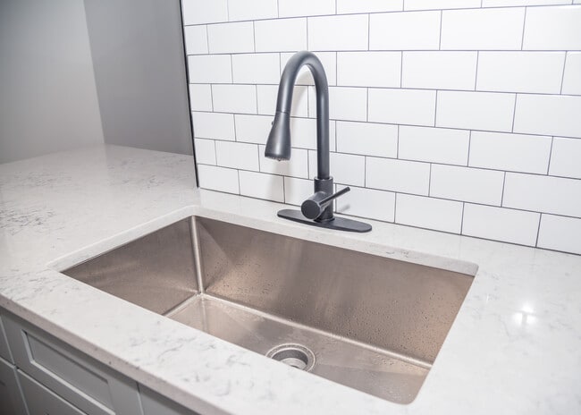 Amplio lavabo de la cocina - Wallace Terrace Apartments
