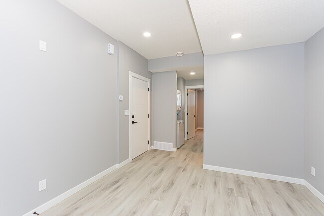 Photo - 11547 St Albert Trail NW Unité BSMT-13027