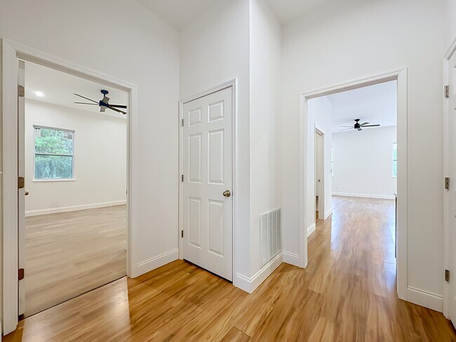 Photo - 2250 W 13th St