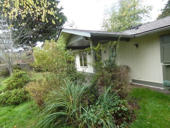 Photo - 3322 Upland Ln