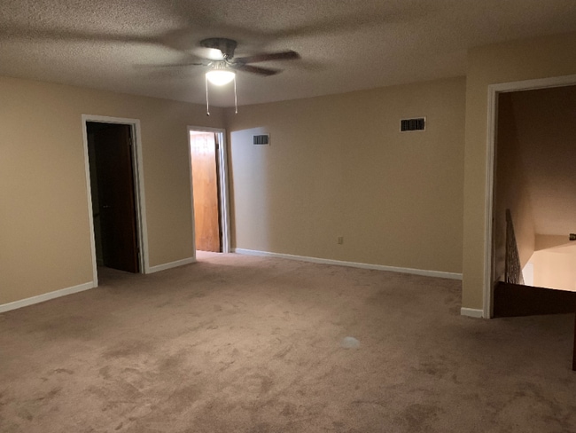 Photo - 914 Chemin Dr