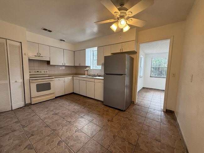 Photo - Spacious 3 bedroom 2 bath home with garage  Coming Soon! Available March 16th