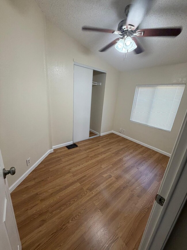 2320 E Valley Vis