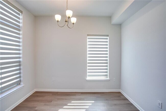 Photo - 701 Durness Dr