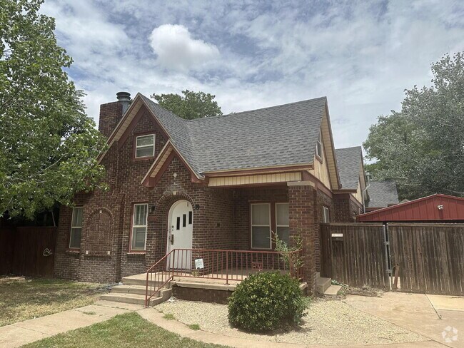 Building Photo - Spacious 2-Story Home Near Texas Tech – Al...