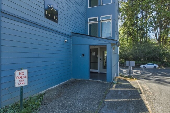 Photo - Light & Bright Tukwila Condo