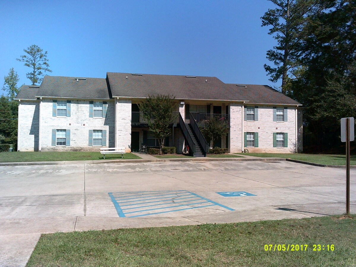 Pebble Creek Apartments - Pebble Creek Apartments