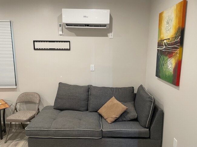 Photo - 18821 Erwin St Unidad 3c