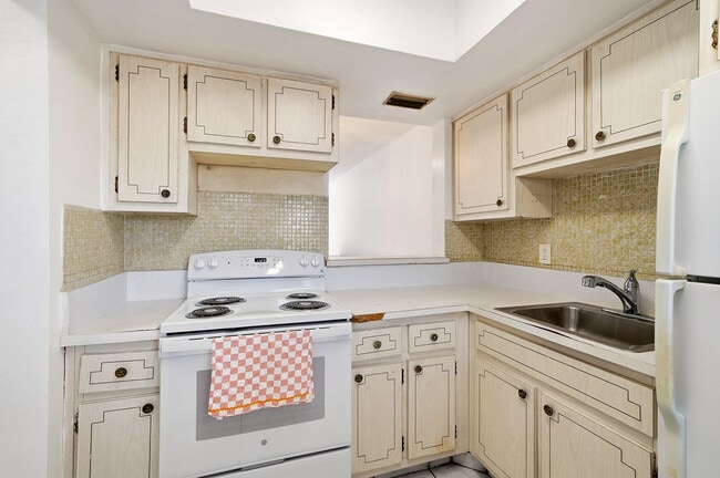 Photo - 1333 E Hallandale Beach Blvd Unit 335