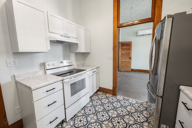 Kitchen - 217 N Sibley Ave Unit 1