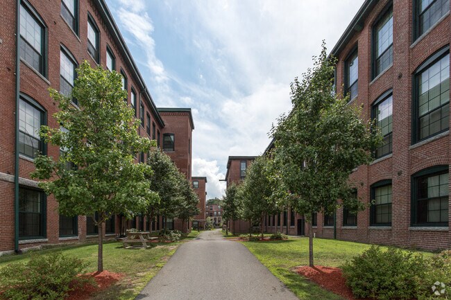 Riverside Commons