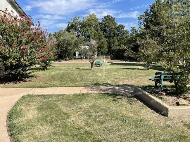 Photo - 1502 NW Kingsbury Ave