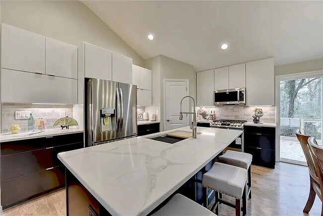 Building Photo - 3331 Midway Rd