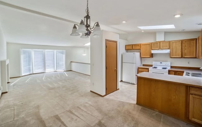 Photo - Spacious 3BD 2BA