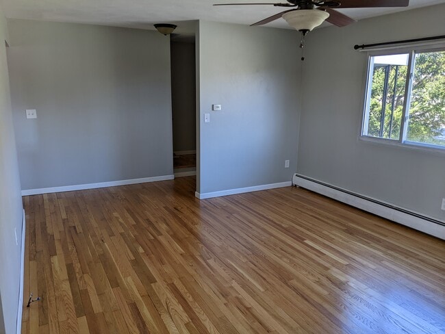 Photo - 907 Hooper Rd