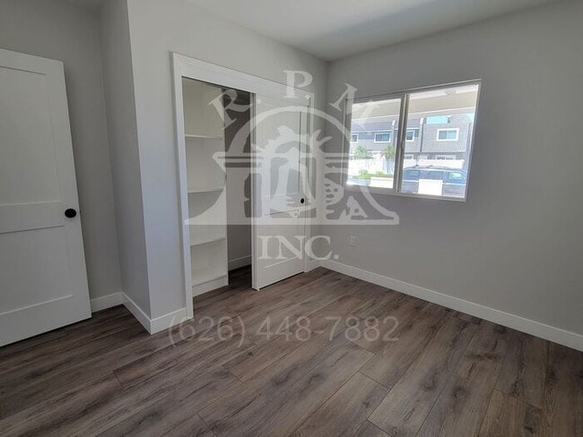 Photo - Modern 3 Bedroom Front House