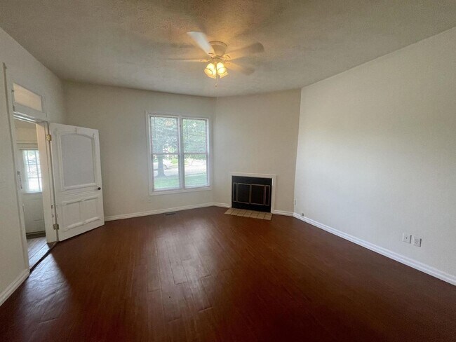 Photo - 200 E 2nd St