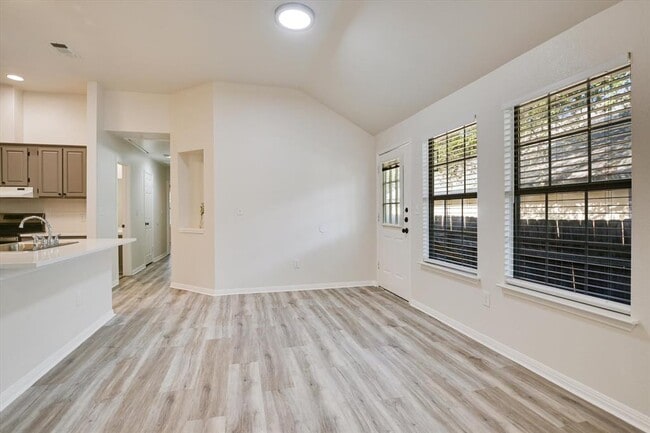 Photo - 3407 Blumie St