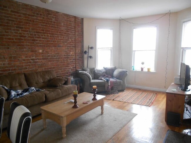 Building Photo - 14 Lorraine Ter Unit 2