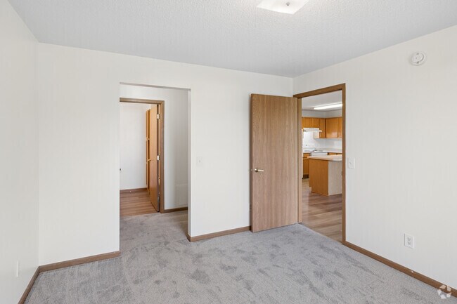 2BR, 2BA - 912SF - Primary Bedroom