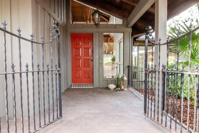 Photo - 1296 Weybridge Ln