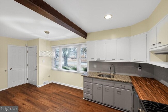 Photo - 5219 Montgomery St