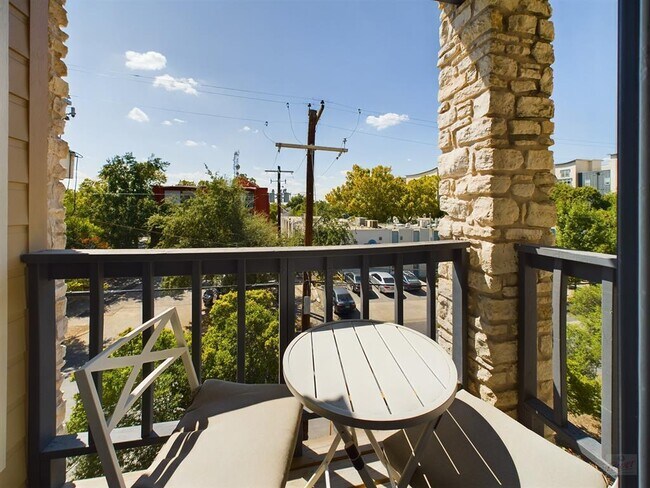 Photo - 711 W 21st St Unit 304