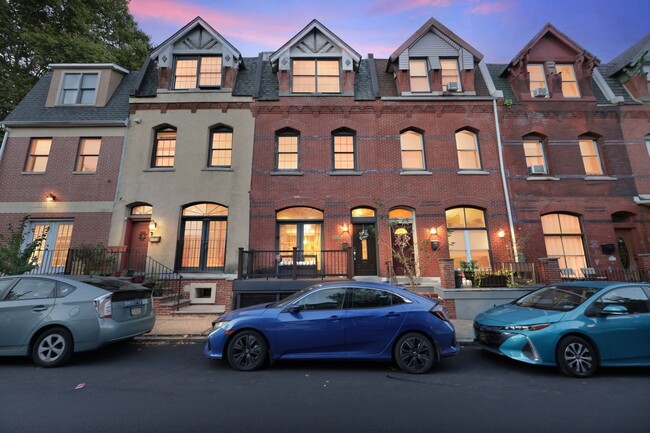 Photo - 4443 Sansom St