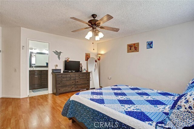 Photo - 985 Sunrise St