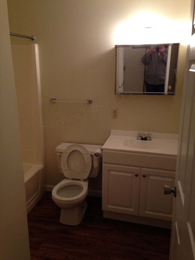 Photo - Fayette Manor Unidad B3