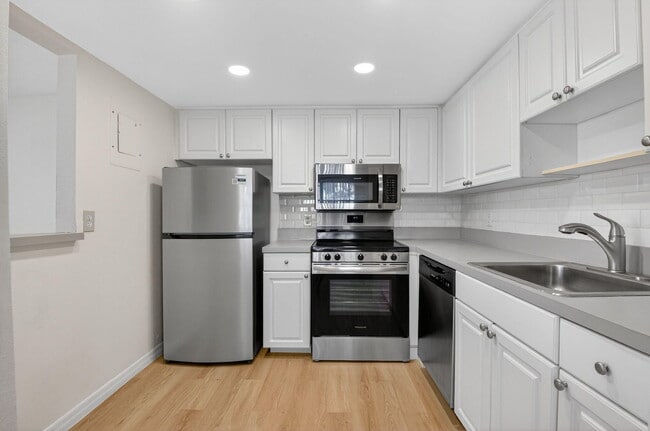 Building Photo - 51 Flanders B