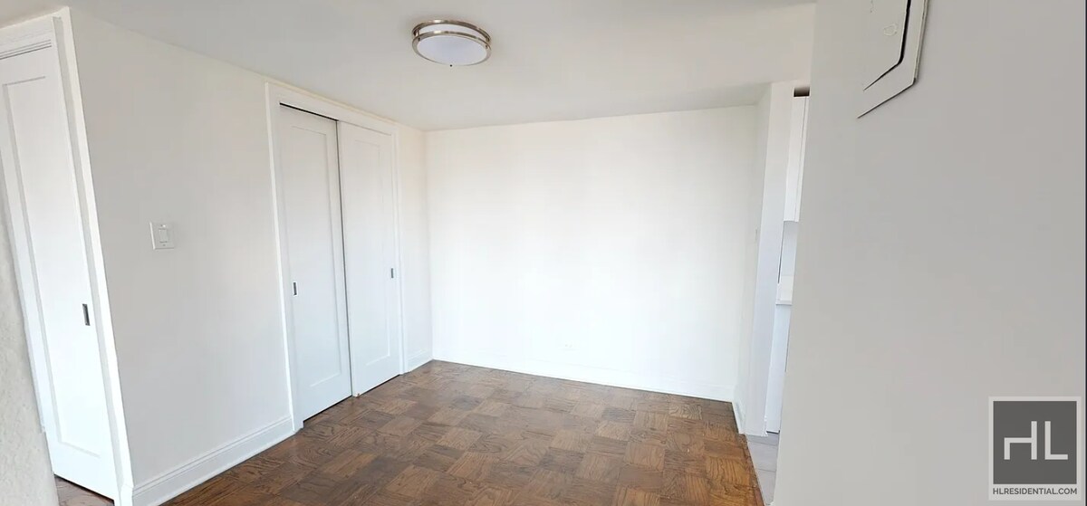 Photo - E 16 ST Unidad 16J