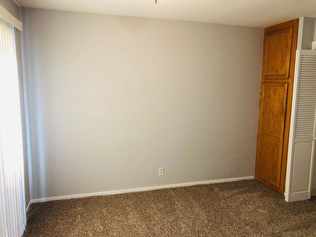 Photo - Great looking condo in a nice and clean co...