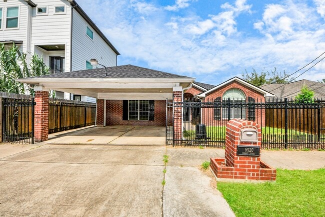 Photo - 5920 Conley St