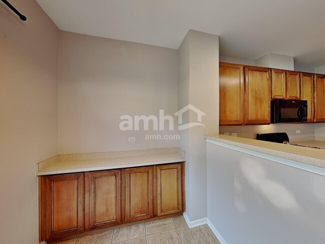 Photo - 2422 Claremont Ln