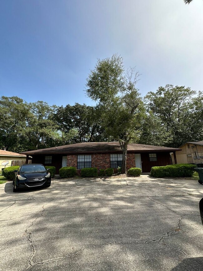 2 Bedroom 1 Bath Duplex Just off Mission Rd. - 2 Bedroom 1 Bath Duplex Just off Mission Rd. Casa Adosada