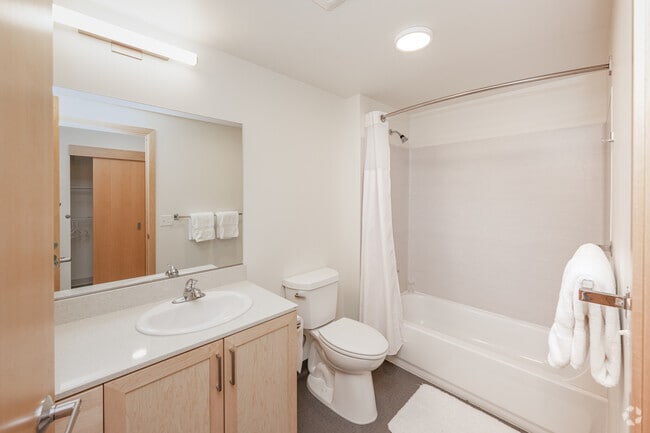 STU - 442SF - Baño - The Rise on Madison - Affordable Housing