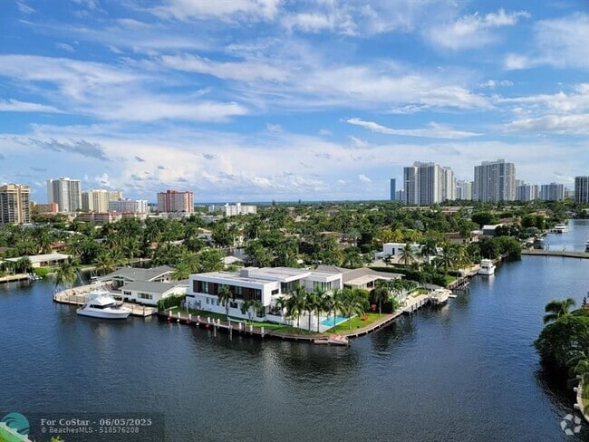 Building Photo - 401 Golden Isles Dr Unit 1007 Rental