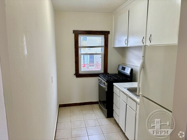 Building Photo - 118 Seabury St Unit 2S Rental