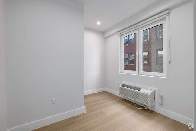 3BR, 2.5BA w/Den - 1,325SF - Den
