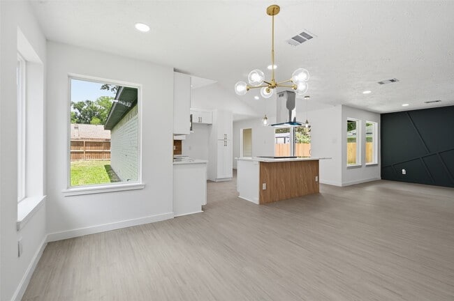 Photo - 25402 Thistlewaite Ln